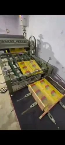 Automatic paper roll to sheet cutting machine for laminated roll